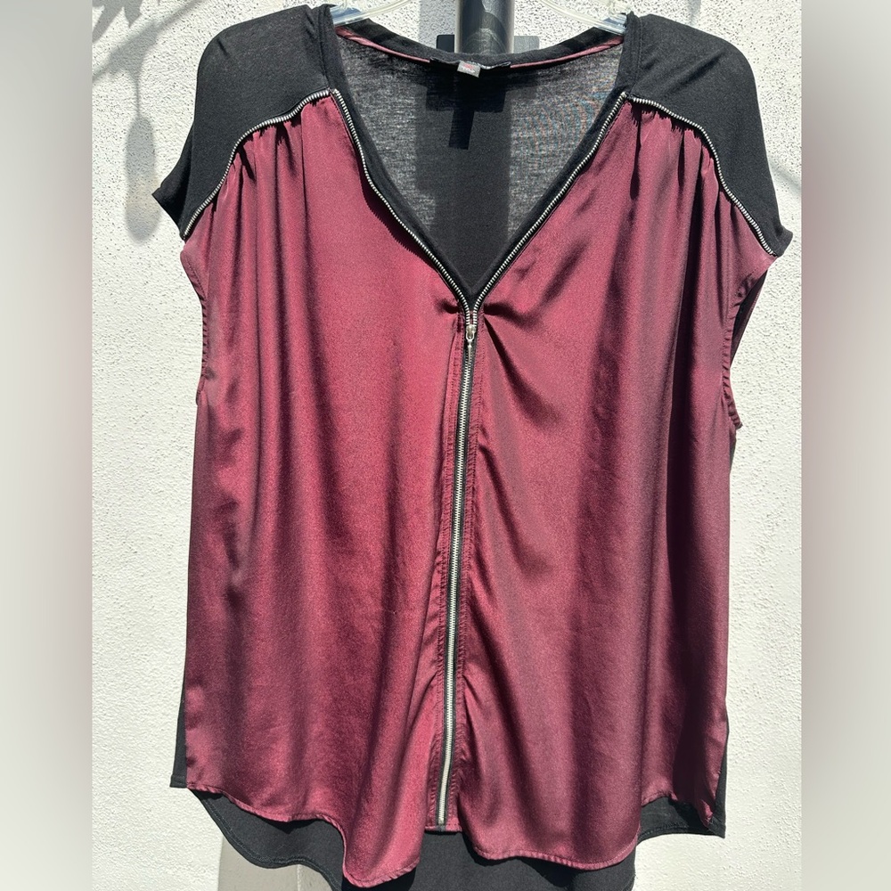 Rock & Republic Burgundy and Black Zip-Front Cap Sleeve Blouse